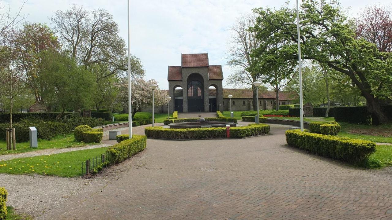 B&B Ferdivedaasje Dokkum Buitenkant foto
