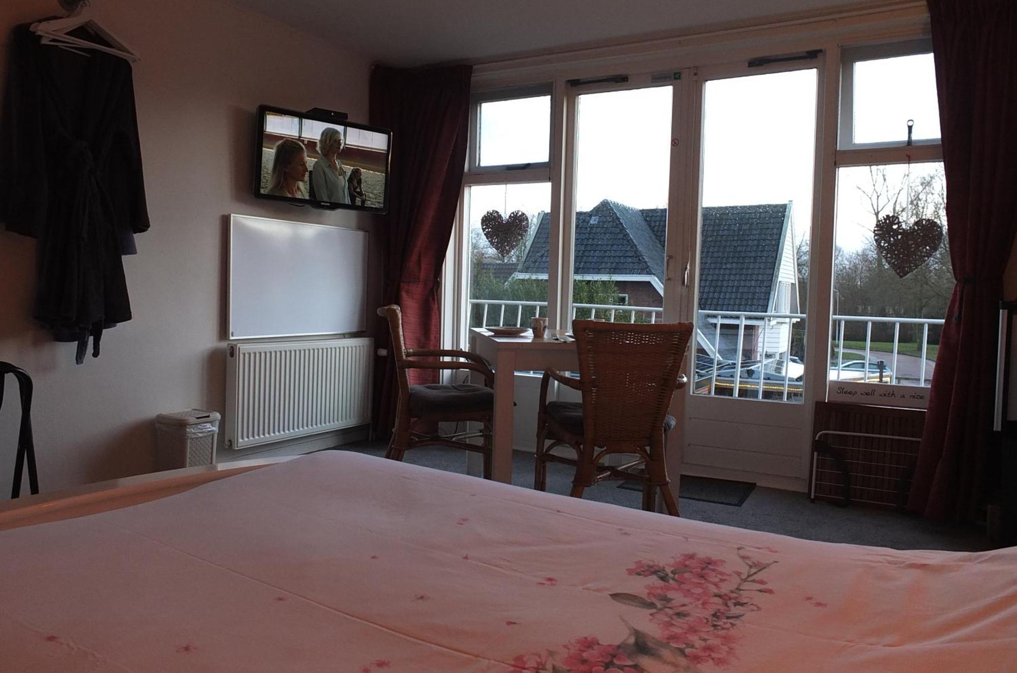 B&B Ferdivedaasje Dokkum Buitenkant foto